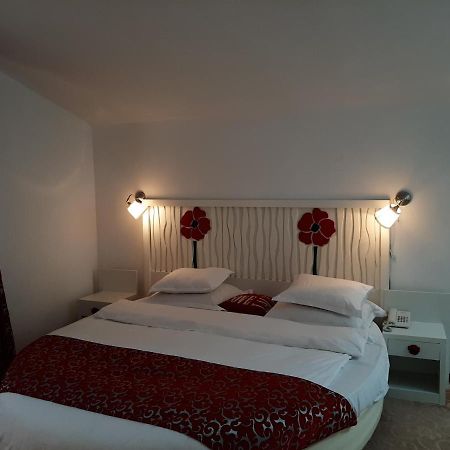 Hotel Condor Oravita Bagian luar foto