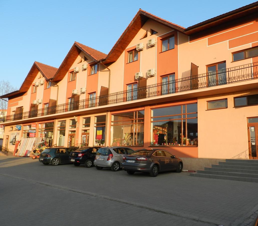 Hotel Condor Oravita Bagian luar foto