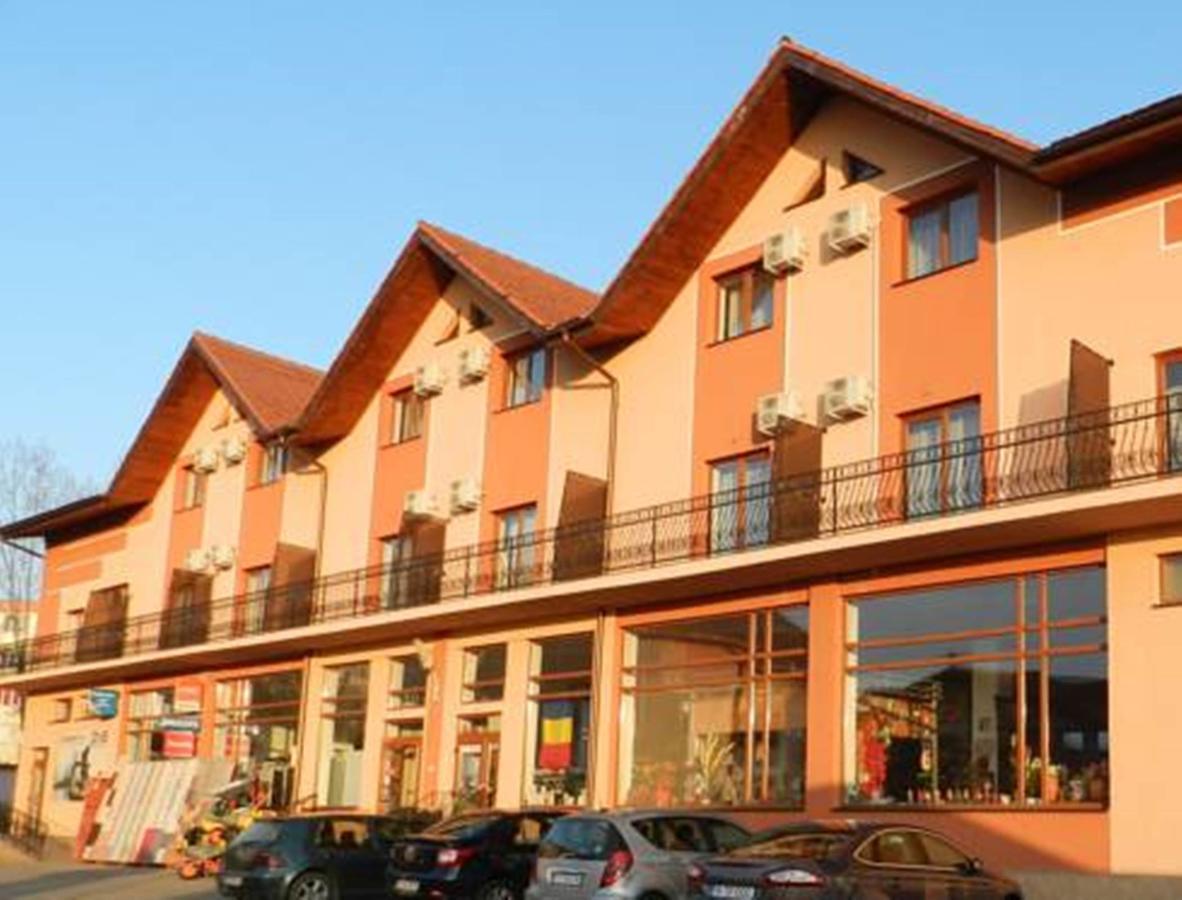 Hotel Condor Oravita Bagian luar foto
