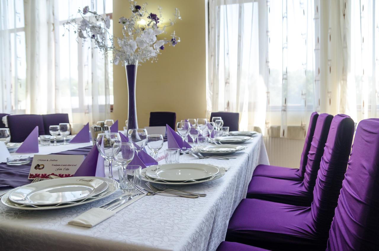 Hotel Condor Oravita Bagian luar foto