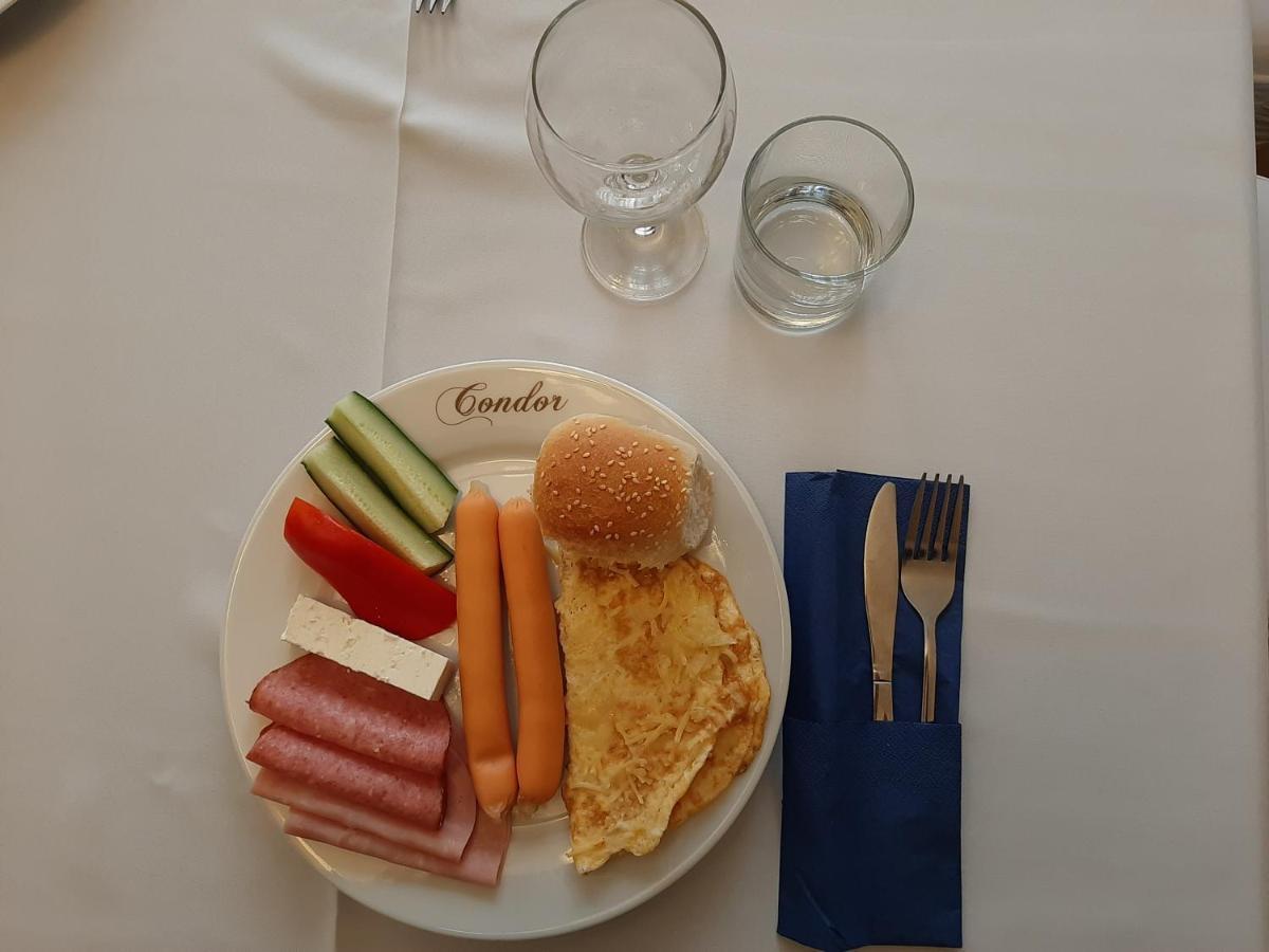 Hotel Condor Oravita Bagian luar foto