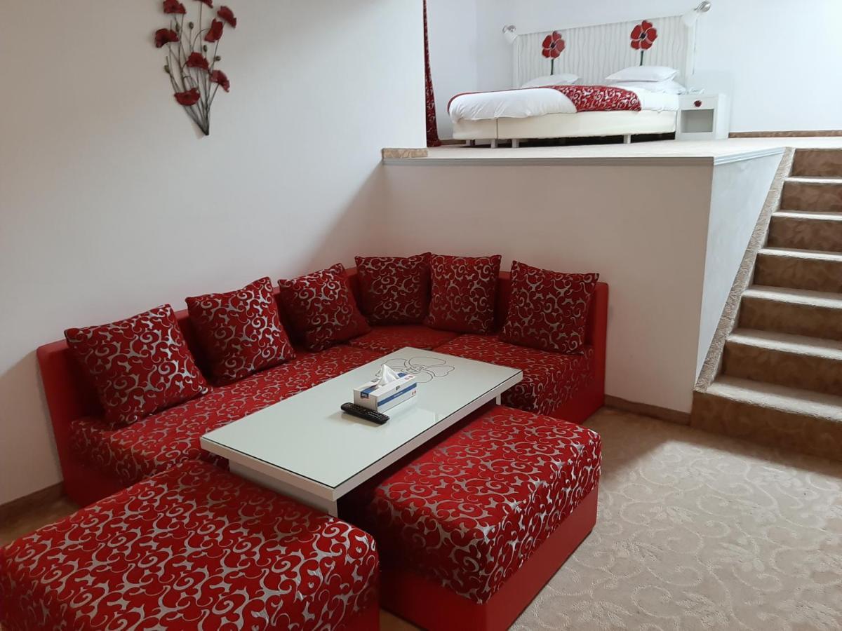 Hotel Condor Oravita Bagian luar foto