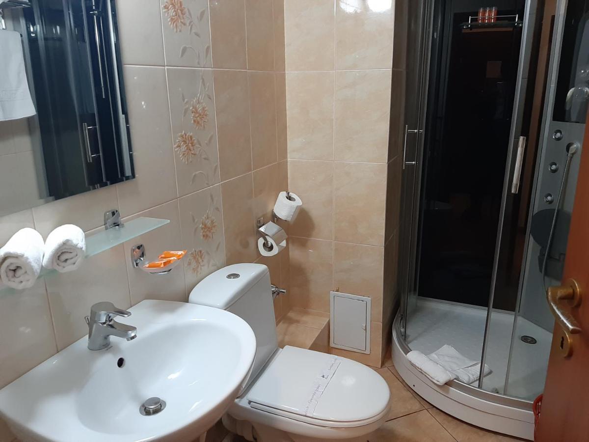 Hotel Condor Oravita Bagian luar foto
