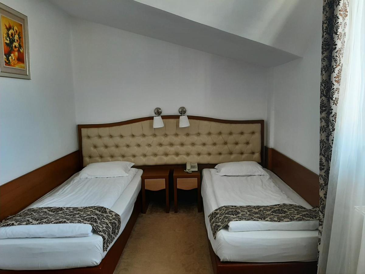 Hotel Condor Oravita Bagian luar foto