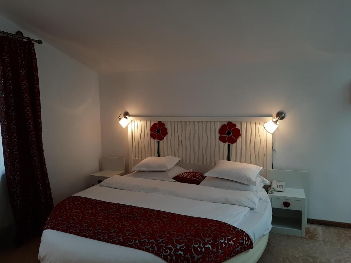 Hotel Condor Oravita Bagian luar foto